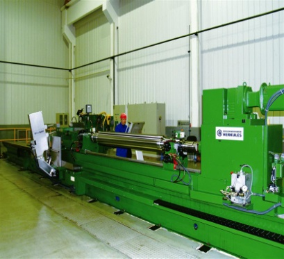 Roll grinder with CNC control